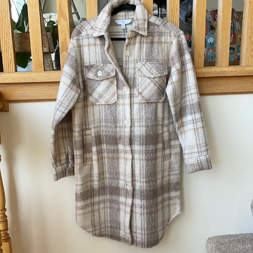 Shacket sz small tan, beige, cream EUC